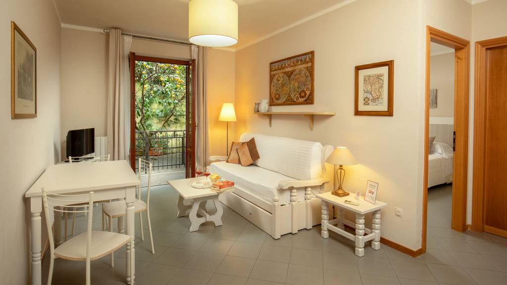 Hotel-Residence-Valle-del-Buttero-Capalbio-Camere-2021-Superior-Piano-Terra-soggiorno-1