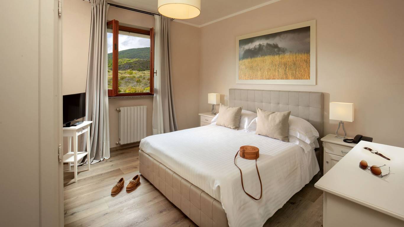 Hotel-Residence-Valle-del-Buttero-Capalbio-Camere-2021-Superior-Collina-letto-2